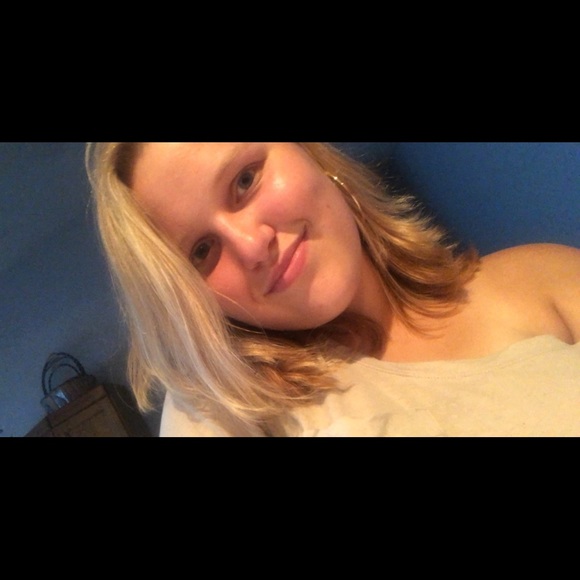 Meet your Posher, Mckenna - Picture 3 of 3